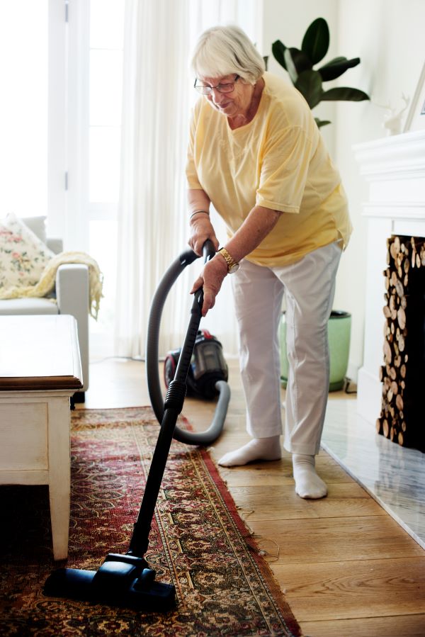 Il consiglio della settimana per gli anziani. Rinforzate la vostra salute mantenendo la casa pulita.