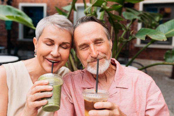 Senioren-Tipps – 5 nährstoffreiche und leckere Getränke, die Sie gesund und munter machen