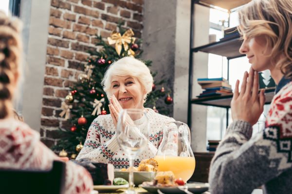 7 consigli per risollevare lo spirito natalizio dei propri cari affetti da demenza