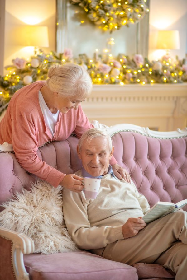 7 Tips for Lifting the Holiday Spirits of Loved Ones with Dementia 