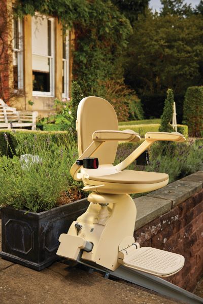 Outdoor door stairlifts